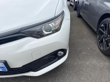 SPOTICAR Toyota Auris Hybride 136h Collection Occasion - Berline Hybride Blanc - Reze - 1204093999_4
