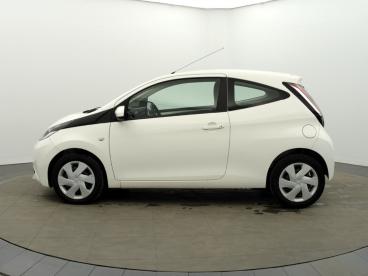SPOTICAR Toyota Aygo 1.0 Vvt-i X-shift X-play Occasion - Citadine Essence Blanc - Montigny Le Bretonneux - 1203749827_2