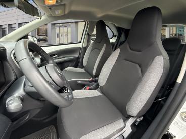 SPOTICAR Toyota Aygo 1.0 Vvt-i 72ch Dynamic S-cvt My23 Occasion - Citadine Essence Blanc Banquise - Libourne - 1203886797_5