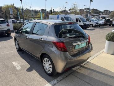 SPOTICAR Toyota Yaris Hsd 100h Dynamic 5p Occasion - Citadine Hybride Gris Dune - Marseille - 1203948260_5