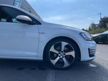 SPOTICAR Volkswagen Golf 2.0 Tsi 220ch Bluemotion Technology Gti 13cv 3p Occasion - Berline Essence Blanc - Marseille - 1203490934_5