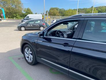 SPOTICAR Volkswagen Tiguan 2.0 Tdi 150ch Elegance Dsg7 Occasion - Suv-4x4 Diesel Noir Intense Nacrée - Clermont L'herault - 1203168139_5