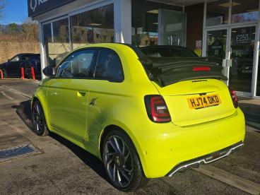 SPOTICAR Abarth 500e 500 E 42kwh Turismo Auto 2dr Used Car - Saloon Electric Green - Salisbury - 500531034_3
