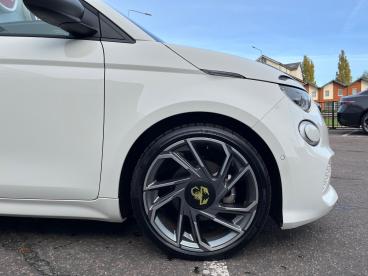 SPOTICAR Abarth 500e 500 E 42kwh Auto 2dr Used Car - Saloon Electric White - Colchester - 1200554447_4