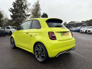 SPOTICAR Abarth 500e 42kwh Turismo Auto 3dr Used Car - Saloon Electric Green - Kidlington - 1200541705_4