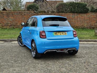 SPOTICAR Abarth 500e 42kwh Scorpionissima Auto 3dr Used Car - Saloon Electric  - Hemel Hempstead - 1200556995_4