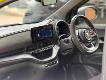 SPOTICAR Abarth 500e 42kwh Scorpionissima Auto 3dr Used Car - Saloon Electric Green - Warwick - 1200583947_3