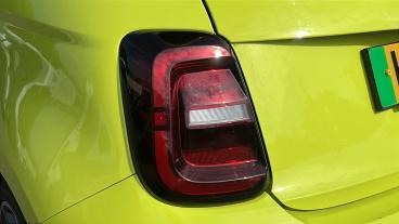 SPOTICAR Abarth 500e 42kwh Turismo Auto 3dr Used Car - Saloon Electric Green - Romford - 1200601602_5