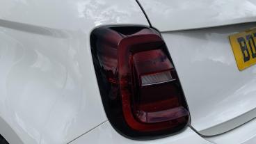 SPOTICAR Abarth 500e 42kwh Turismo Auto 3dr Used Car - Saloon Electric White - Walton On Thames - 1200608216_5