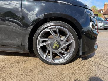 SPOTICAR Abarth 500e 42kwh Turismo Auto 3dr Used Car - Saloon Electric Black - Warwick - 1200612974_3