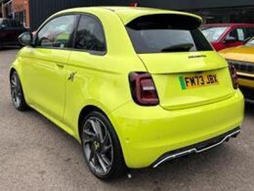 SPOTICAR Abarth 500e 42kwh Scorpionissima Auto 3dr Used Car - Saloon Electric Green - Leicester - 1200619235_4