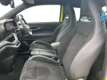 SPOTICAR Abarth 500e 42kwh Turismo Auto 3dr Used Car - Saloon Electric Green - Colchester - 1200620952_2
