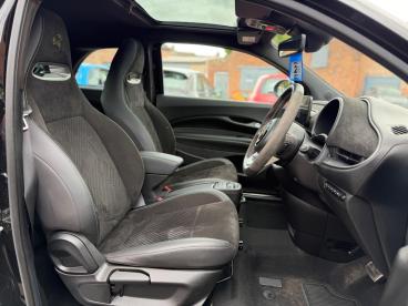 SPOTICAR Abarth 500e 42kwh Turismo Auto 3dr Used Car - Saloon Electric Black - Warwick - 1200621284_4