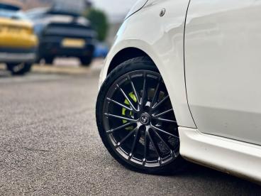 SPOTICAR Abarth 595 1.4 T-jet Euro 6 3dr Used Car - City Car Petrol White - Cheltenham - 1200555901_4