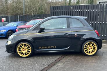 SPOTICAR Abarth 595 1.4 T-jet Scorpioneoro Euro 6 3dr Used Car - City Car Petrol Black - Swindon - 1200569212_5