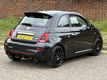 SPOTICAR Abarth 595 1.4 T-jet F595 Pista Auto Euro 6 3dr Used Car - City Car Petrol Black - Hemel Hempstead - 1200607744_5