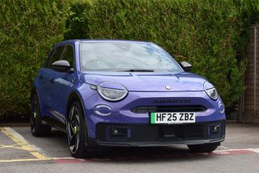 SPOTICAR Abarth 600e 54kwh Scorpionissima Auto 5dr Used Car - Suv Electric Purple - Salisbury - 500531023_1