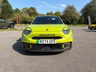 SPOTICAR Abarth 600e 54kwh Scorpionissima Auto 5dr Used Car - Suv Electric Green - Kidlington - 1200543566_3