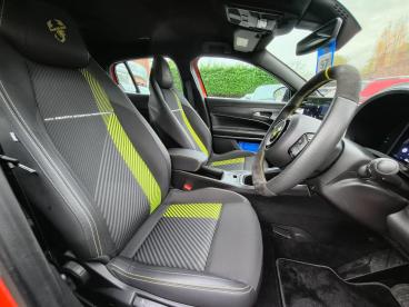 SPOTICAR Abarth 600e 54kwh Auto 5dr Used Car - Suv Electric Orange - Warwick - 1200553532_3