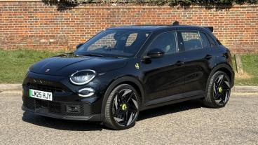 SPOTICAR Abarth 600e 54kwh Auto 5dr Used Car - Suv Electric Black - Hemel Hempstead - 1200561625_1