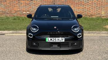 SPOTICAR Abarth 600e 54kwh Auto 5dr Used Car - Suv Electric Black - Hemel Hempstead - 1200561625_4