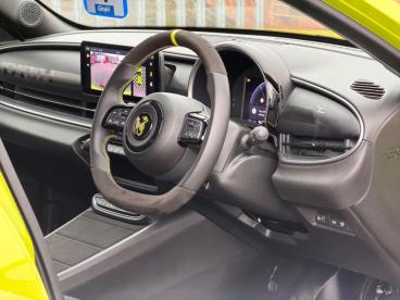 SPOTICAR Abarth 600e 54kwh Scorpionissima Auto 5dr Used Car - Suv Electric Green - Warwick - 1200577131_3