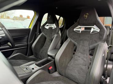 SPOTICAR Abarth 600e 54kwh Scorpionissima Auto 5dr Used Car - Suv Electric Green - Warwick - 1200577131_4