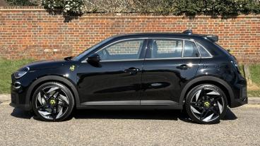 SPOTICAR Abarth 600e 54kwh Auto 5dr Used Car - Suv Electric Black - Hemel Hempstead - 1200607756_5