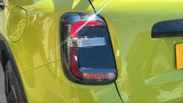 SPOTICAR Abarth 600e 54kwh Competizione Auto 5dr Used Car - Suv Electric  - Romford - 1200616810_5
