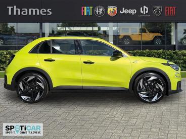 SPOTICAR Abarth 600e 54kwh Turismo Auto 5dr Used Car - Suv Electric Green - Slough - 1200617230_2