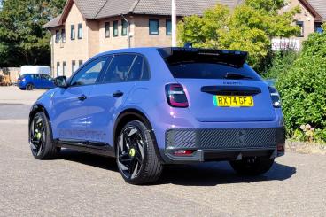 SPOTICAR Abarth 600e 54kwh Scorpionissima Auto 5dr Used Car - Suv Electric Purple - Fareham - 1200628666_5