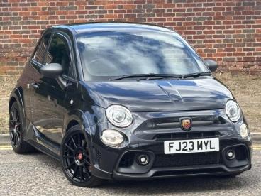 SPOTICAR Abarth 695 1.4 T-jet Auto Euro 6 3dr Used Car - City Car Petrol Black - Hemel Hempstead - 1200556993_1