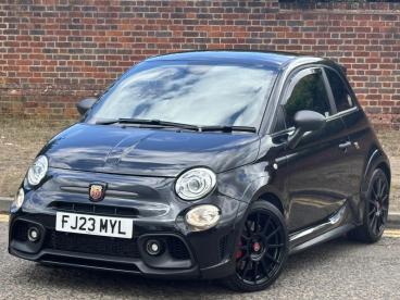 SPOTICAR Abarth 695 1.4 T-jet Auto Euro 6 3dr Used Car - City Car Petrol Black - Hemel Hempstead - 1200556993_3