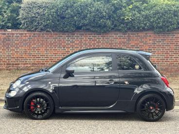 SPOTICAR Abarth 695 1.4 T-jet Auto Euro 6 3dr Used Car - City Car Petrol Black - Hemel Hempstead - 1200556993_4