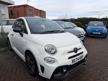 SPOTICAR Abarth 695 1.4 T-jet Turismo Auto Euro 6 3dr Used Car - City Car Petrol White - Slough - 1200565875_1