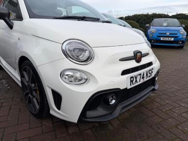 SPOTICAR Abarth 695 1.4 T-jet Turismo Auto Euro 6 3dr Used Car - City Car Petrol White - Slough - 1200565875_2