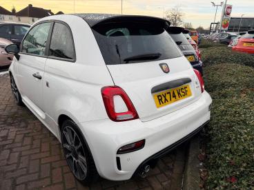 SPOTICAR Abarth 695 1.4 T-jet Turismo Auto Euro 6 3dr Used Car - City Car Petrol White - Slough - 1200565875_4