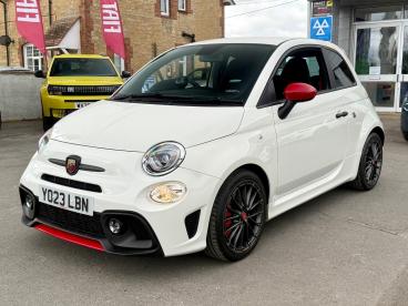 SPOTICAR Abarth 695 1.4 T-jet Euro 6 3dr Used Car - City Car Petrol White - Chippenham - 1200591626_3