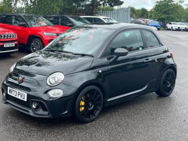 SPOTICAR Abarth 695 1.4 T-jet Auto Euro 6 3dr Used Car - City Car Petrol Black - Kidlington - 1200608611_3