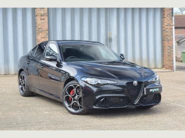 SPOTICAR Alfa Romeo Giulia 2.0t Veloce Auto Euro 6 (s/s) 4dr Used Car - Saloon Petrol Black - Pulborough - 1200507122_1