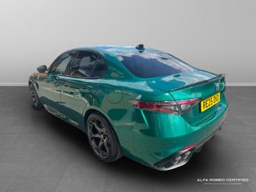 ALFA ROMEO CERTIFIED Alfa Romeo Giulia 2.9 V6 Bi-turbo Quadrifoglio Auto Euro 6 (s/s) 4dr Used Car - Saloon Petrol Green - Slough - 509131_4