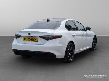 ALFA ROMEO CERTIFIED Alfa Romeo Giulia 2.0t Tributo Italiano Auto Euro 6 (s/s) 4dr Used Car - Saloon Petrol White - Kidlington - 522028_3