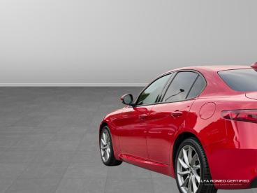 ALFA ROMEO CERTIFIED Alfa Romeo Giulia 2.0t Sprint Auto Euro 6 (s/s) 4dr Used Car - Saloon Petrol Red - Swindon - 526871_5