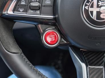 ALFA ROMEO CERTIFIED Alfa Romeo Giulia 2.9 V6 Bi-turbo Quadrifoglio Auto Euro 6 (s/s) 4dr Used Car - Saloon Petrol Blue - Nuneaton - 528043_5