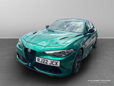 ALFA ROMEO CERTIFIED Alfa Romeo Giulia 2.9 V6 Bi-turbo Quadrifoglio Auto Euro 6 (s/s) 4dr Used Car - Saloon Petrol Green - Slough - 528744_3