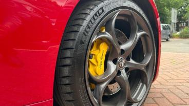 ALFA ROMEO CERTIFIED Alfa Romeo Giulia 2.9 V6 Bi-turbo Quadrifoglio Auto Euro 6 (s/s) 4dr Used Car - Saloon Petrol Red - Leicester - 529232_5