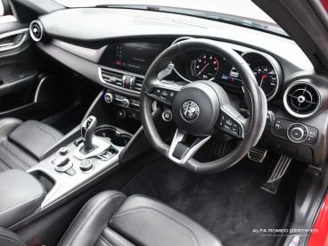 ALFA ROMEO CERTIFIED Alfa Romeo Giulia 2.0t Veloce Auto Euro 6 (s/s) 4dr Used Car - Saloon Petrol Red - Nuneaton - 531913_3