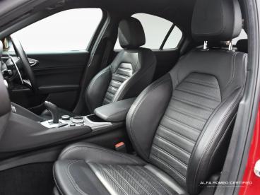 ALFA ROMEO CERTIFIED Alfa Romeo Giulia 2.0t Veloce Auto Euro 6 (s/s) 4dr Used Car - Saloon Petrol Red - Nuneaton - 531913_5