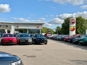 ALFA ROMEO CERTIFIED Alfa Romeo Giulia 2.0t Sprint Auto Euro 6 (s/s) 4dr Used Car - Saloon Petrol Red - Swindon - 534559_2