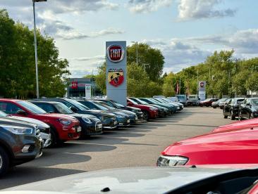 ALFA ROMEO CERTIFIED Alfa Romeo Giulia 2.0t Sprint Auto Euro 6 (s/s) 4dr Used Car - Saloon Petrol Red - Swindon - 534559_3